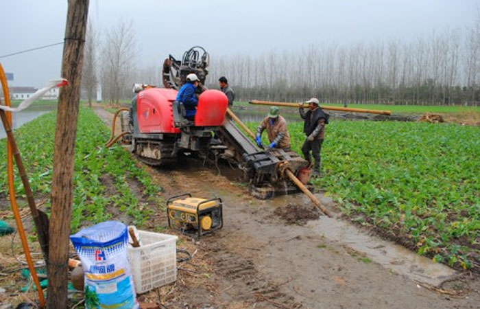 GD320C-LS HDD Machine in Natural gas pipeline crossing G325 national road in Jiangmen City, Guangdong Province