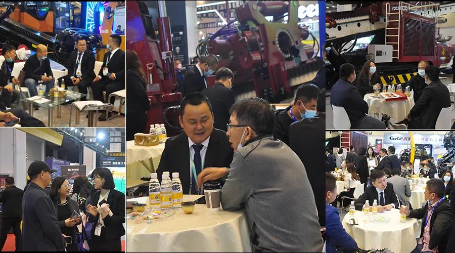 图7：洽谈人员络绎不绝